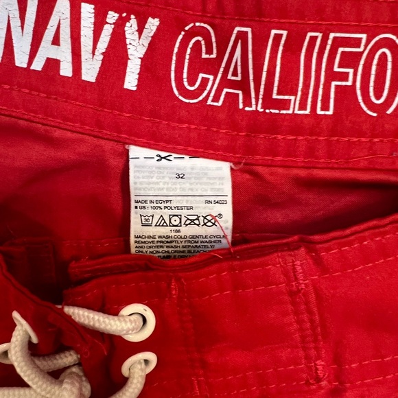 Old Navy California Men's Swim Trunks Size 32 Red - Picture 4 of 5
